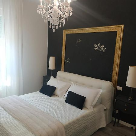 Aurora Flowers - Two Rooms And Free Parking Near Center And Train Station Модена Екстериор снимка