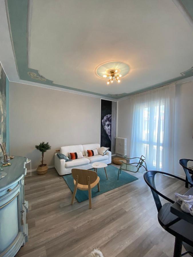 Aurora Flowers - Two Rooms And Free Parking Near Center And Train Station Модена Екстериор снимка