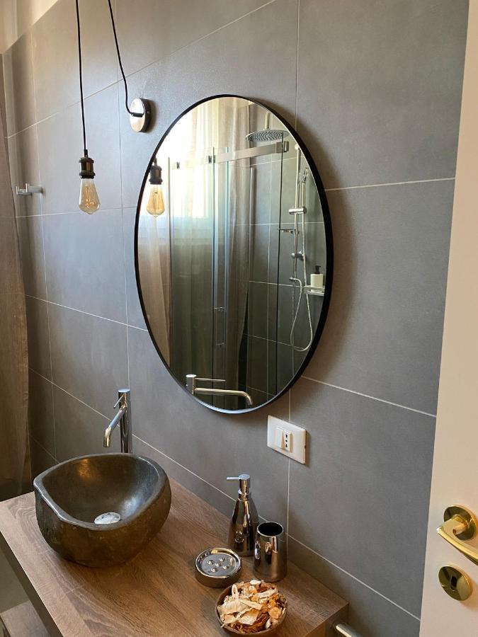 Aurora Flowers - Two Rooms And Free Parking Near Center And Train Station Модена Екстериор снимка