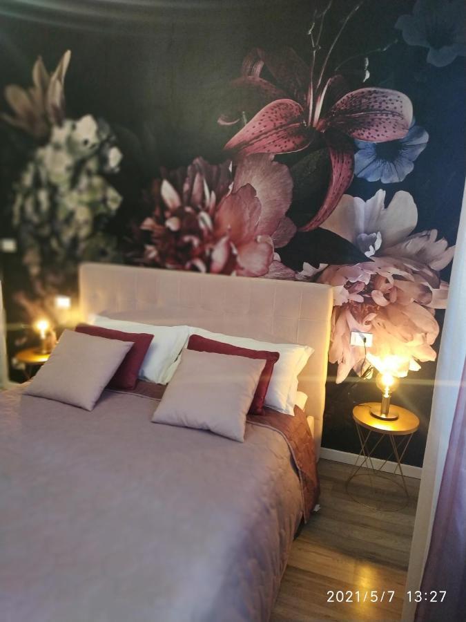 Aurora Flowers - Two Rooms And Free Parking Near Center And Train Station Модена Екстериор снимка