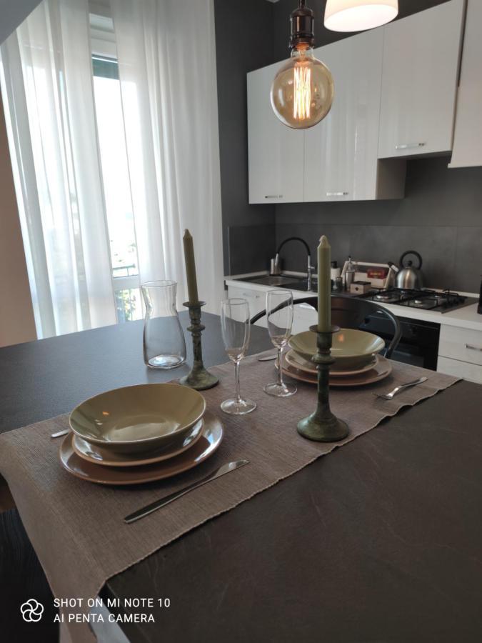 Aurora Flowers - Two Rooms And Free Parking Near Center And Train Station Модена Екстериор снимка