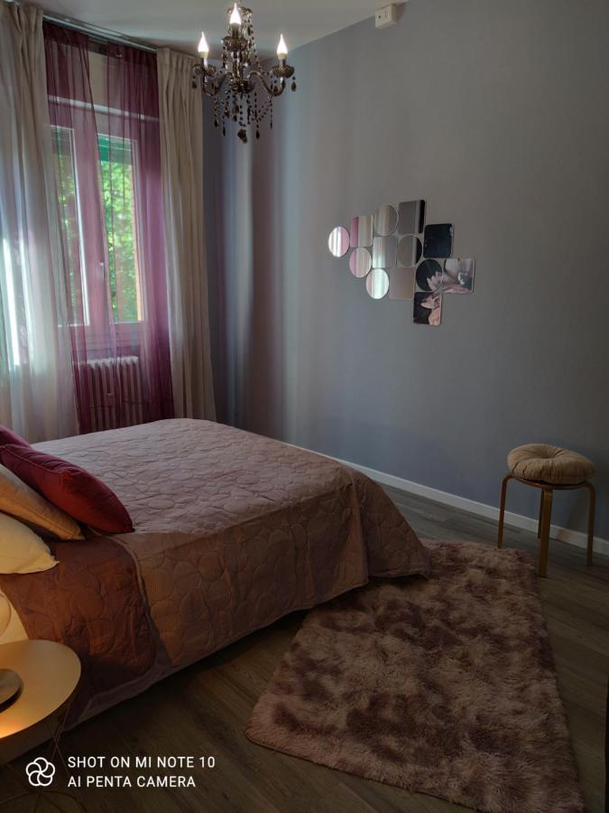 Aurora Flowers - Two Rooms And Free Parking Near Center And Train Station Модена Екстериор снимка