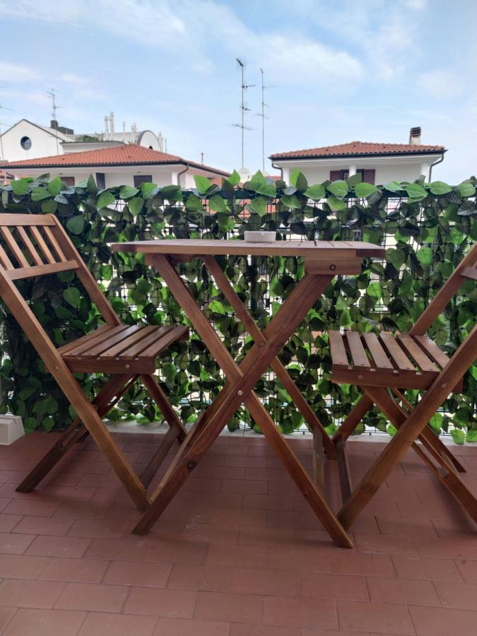 Aurora Flowers - Two Rooms And Free Parking Near Center And Train Station Модена Екстериор снимка