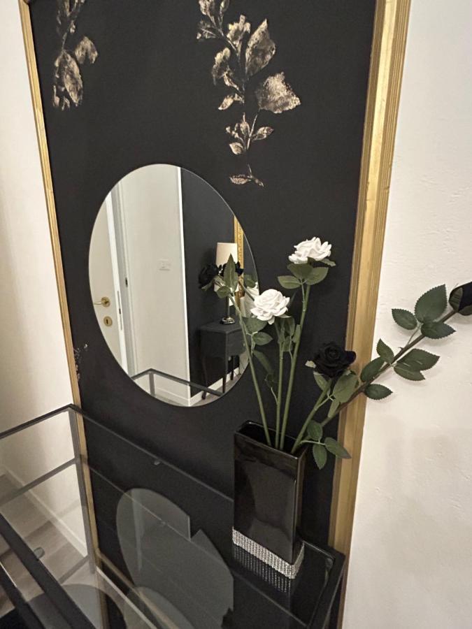 Aurora Flowers - Two Rooms And Free Parking Near Center And Train Station Модена Екстериор снимка