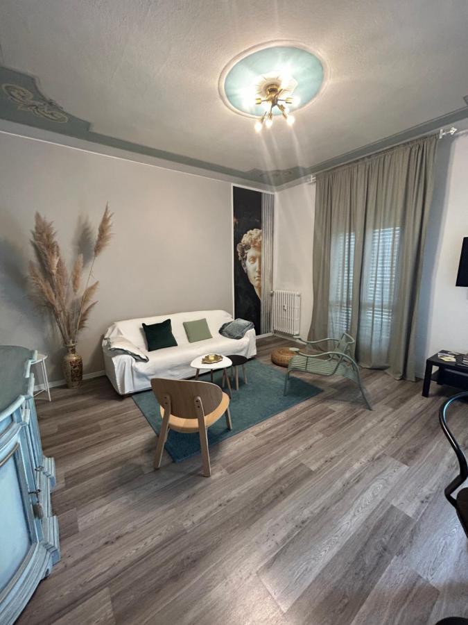 Aurora Flowers - Two Rooms And Free Parking Near Center And Train Station Модена Екстериор снимка