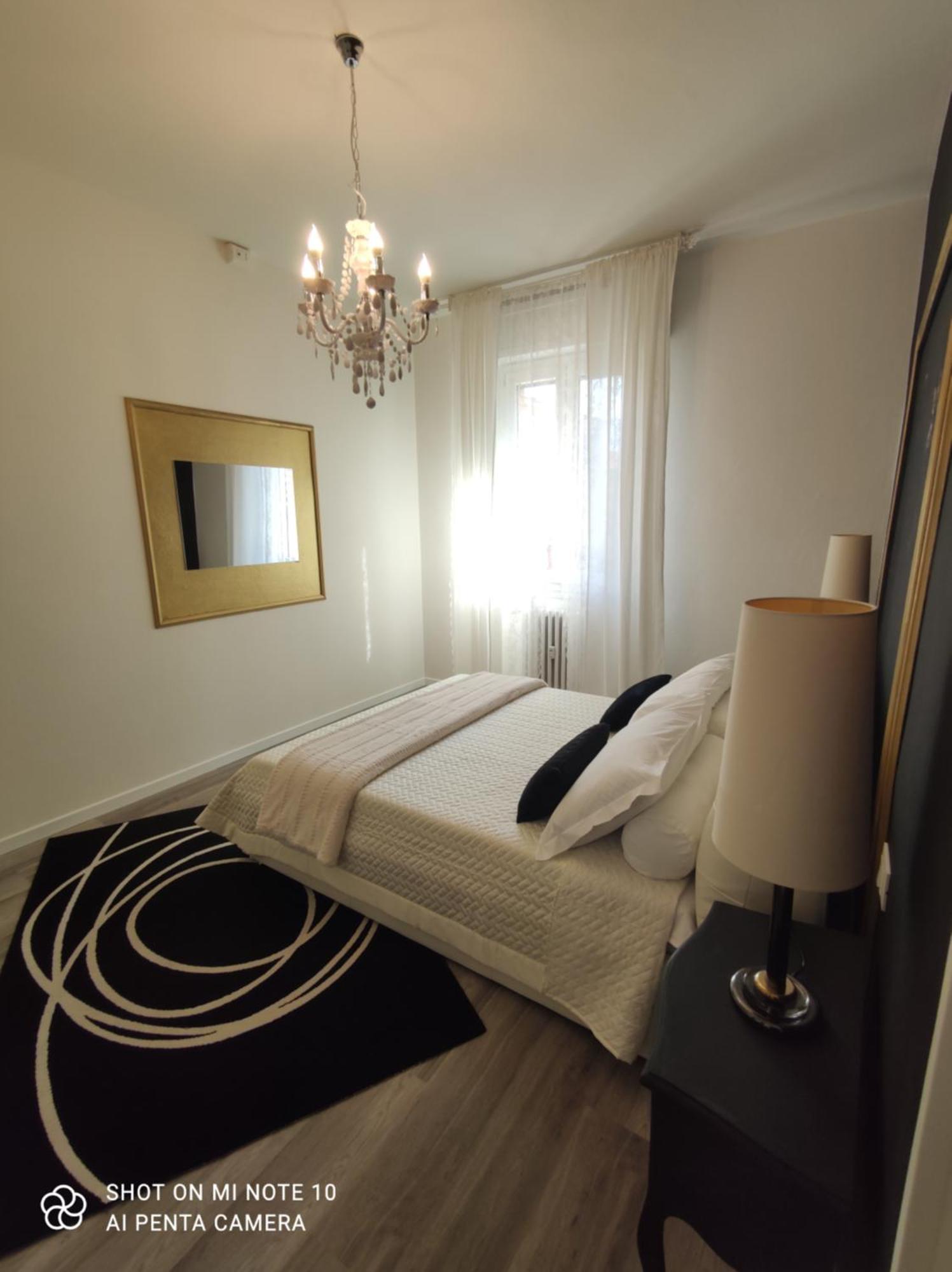 Aurora Flowers - Two Rooms And Free Parking Near Center And Train Station Модена Стая снимка